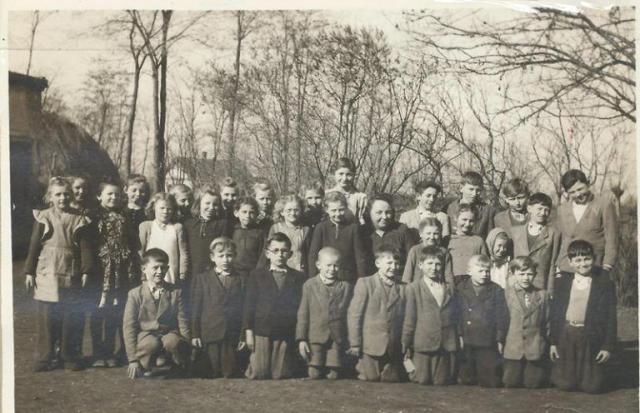 Az 1950-51-es iskolai év tanulói (Fotó: az iskolai krónikából)